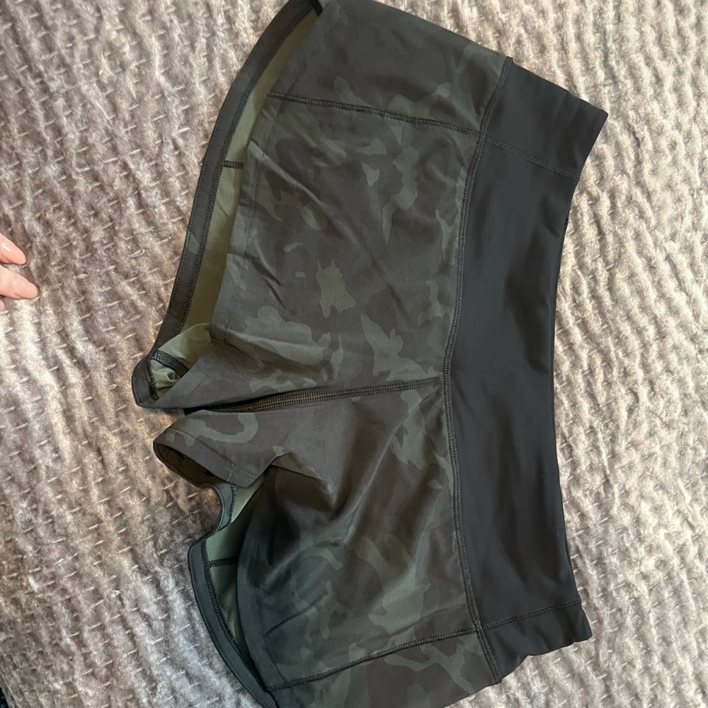 Lululemon shorts size 4 reg
